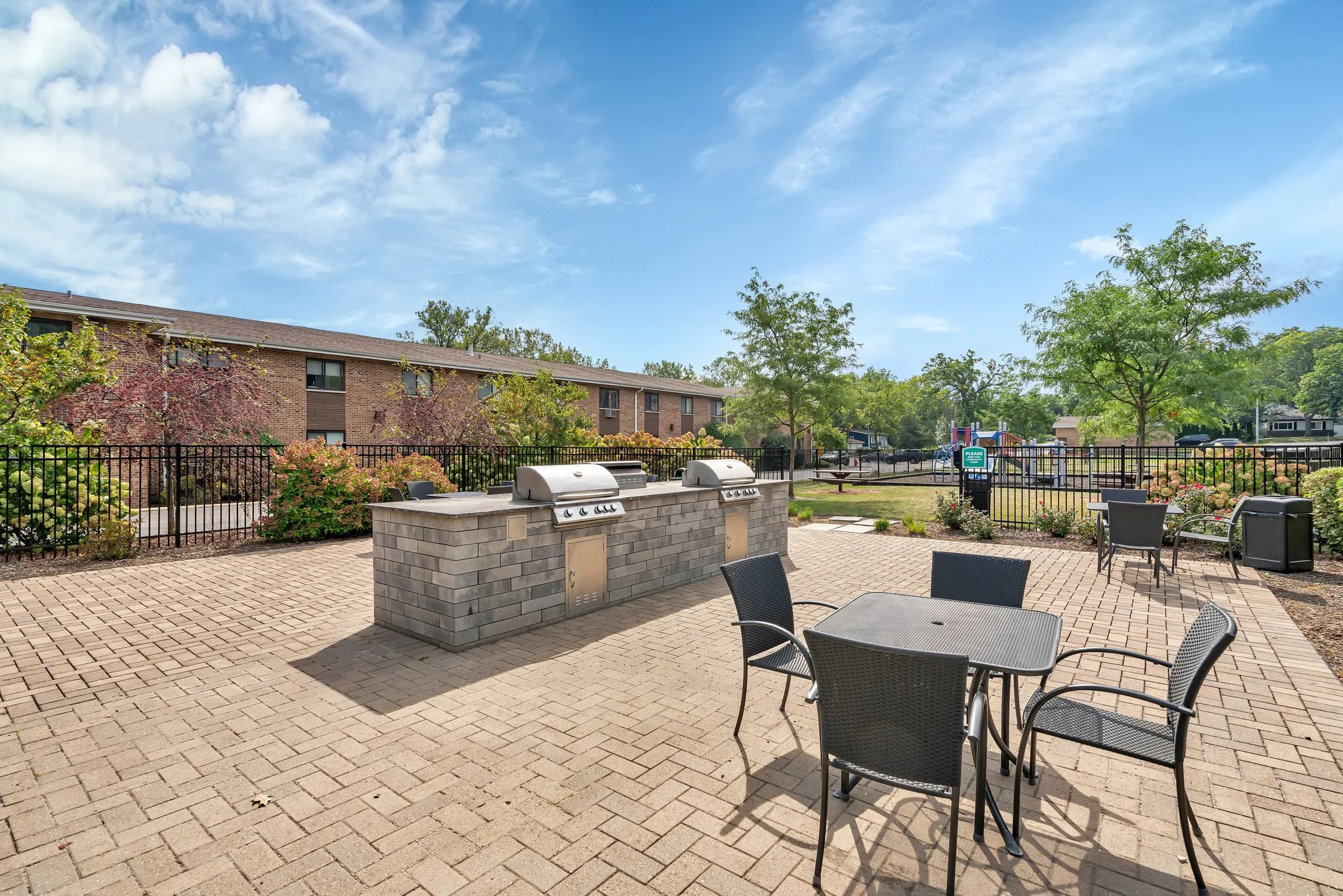 Picnic and barbecue patio at Lakeside Village of Mundelein